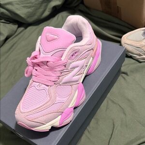 New Balance 9060 Women's Pink Sneakers